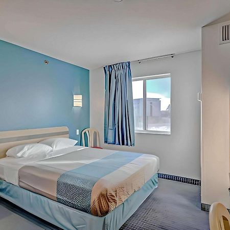 Econo Lodge 메노모니 외부 사진