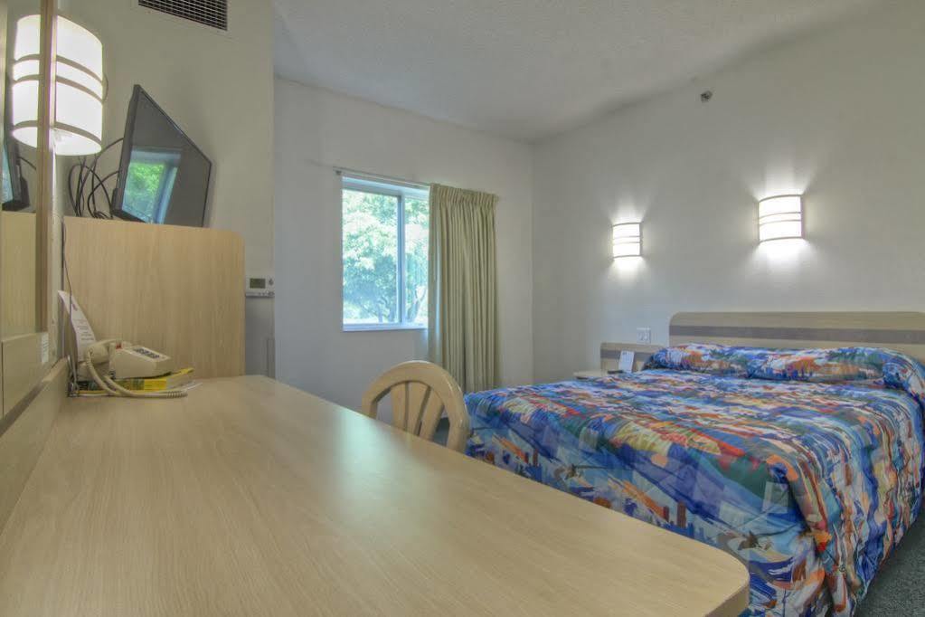 Econo Lodge 메노모니 외부 사진