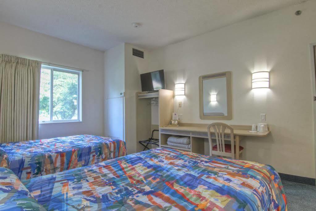 Econo Lodge 메노모니 외부 사진