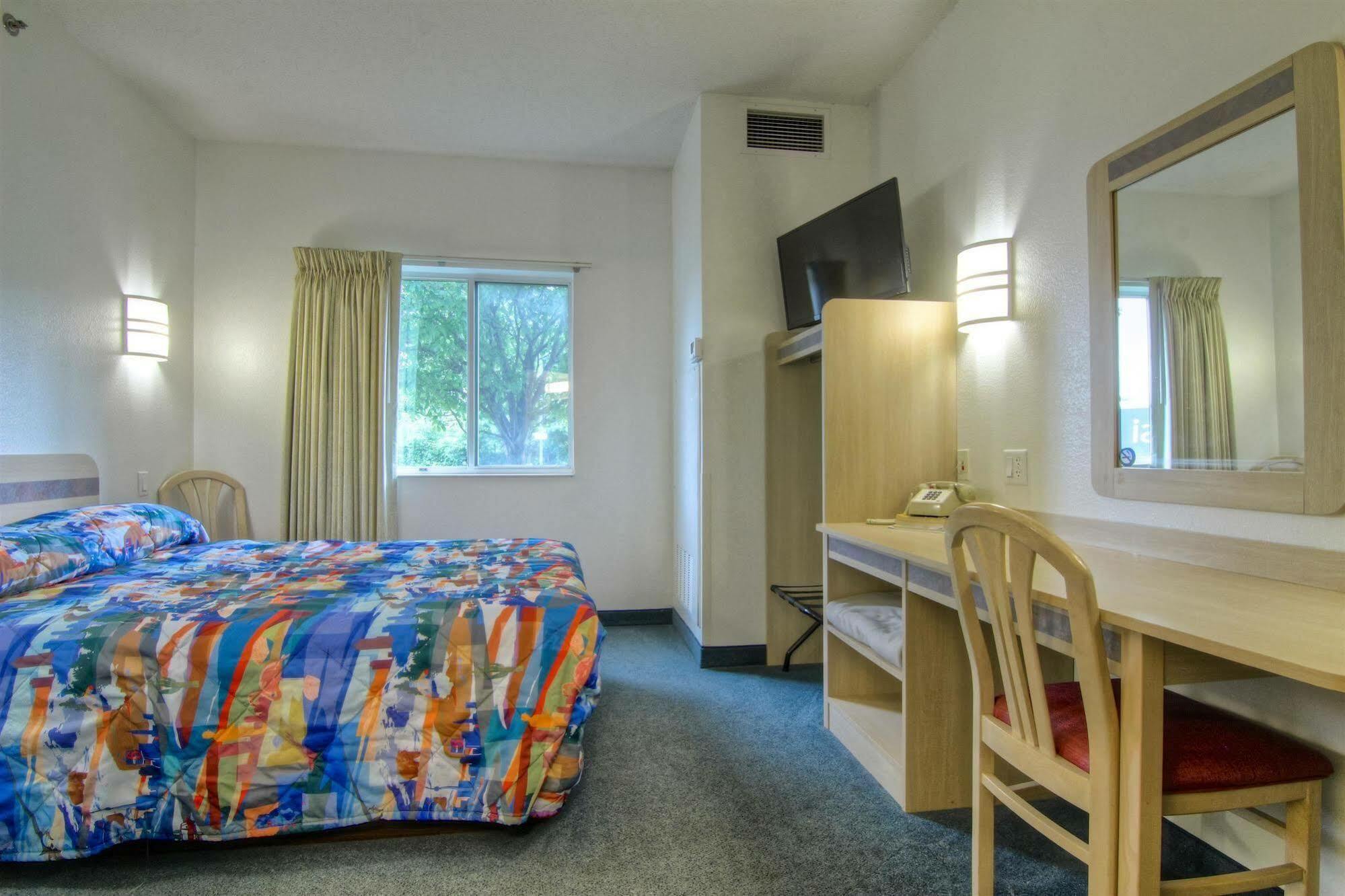 Econo Lodge 메노모니 외부 사진