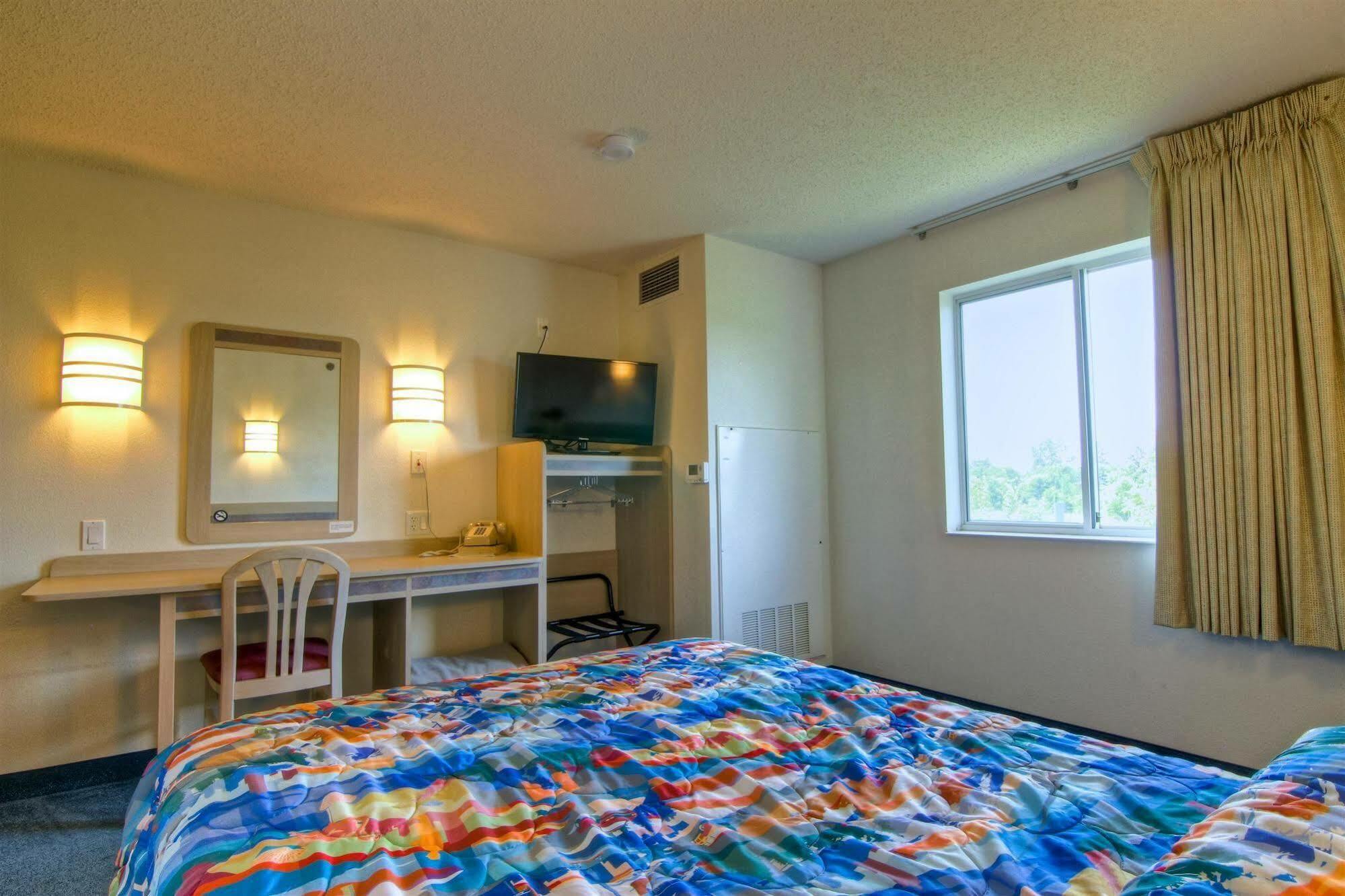 Econo Lodge 메노모니 외부 사진