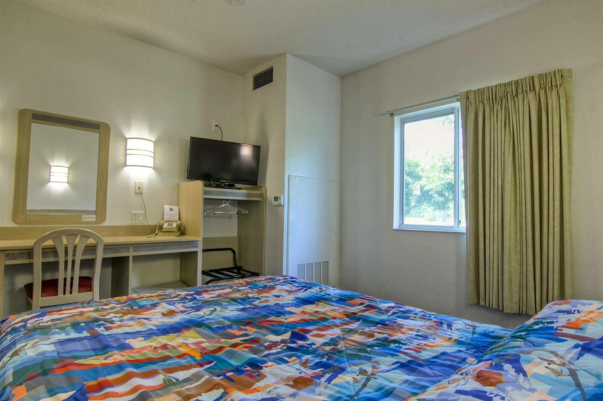 Econo Lodge 메노모니 외부 사진
