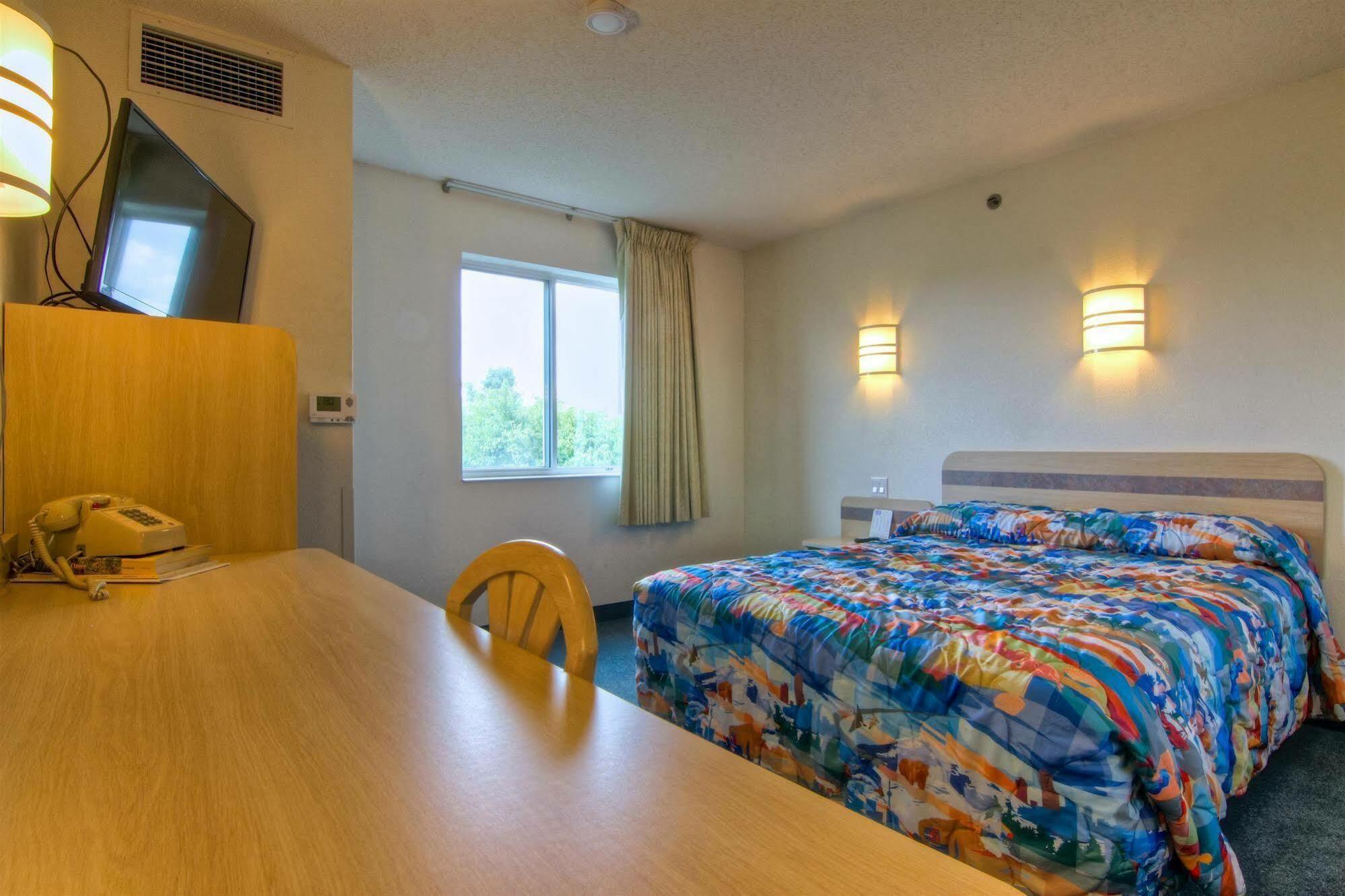 Econo Lodge 메노모니 외부 사진